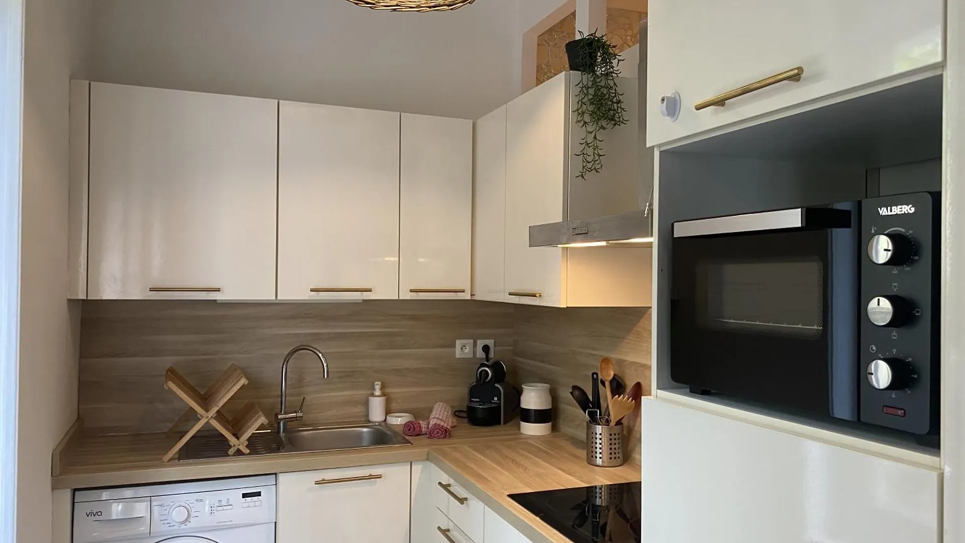 Le Creuset Lyonnais, Bnbconciergerie 0*, Lyon Francja